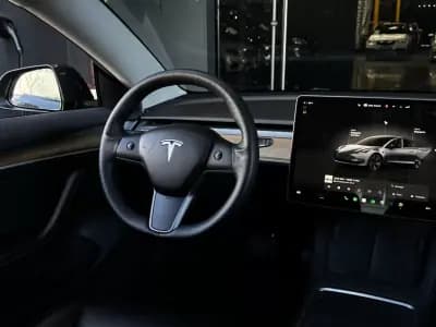 Vendo Tesla Model 3 2022 - 29990 EUR, 125900 km - AUTO.MOTO.pt