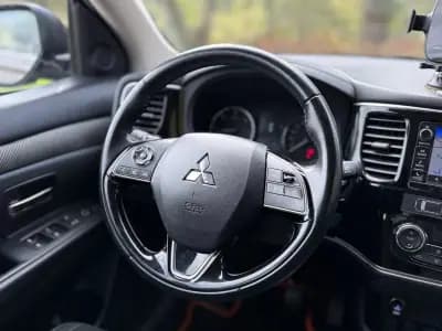 Sell Mitsubishi Outlander 2017 - 16990 EUR, 132000 km - AUTO.MOTO.pt