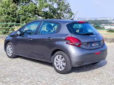 Sell Peugeot 208 2017 - 9900 EUR, 213927 km - AUTO.MOTO.pt
