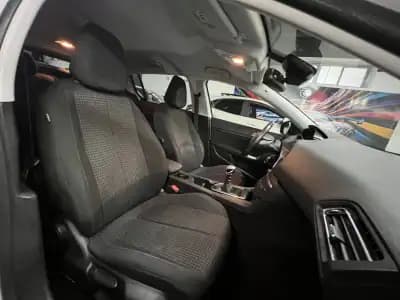 Vendo Peugeot 308 2019 - 11990 EUR, 106000 km - AUTO.MOTO.pt