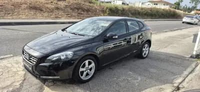 Vendo Volvo V40 2015 - 12400 EUR, 216200 km - AUTO.MOTO.pt