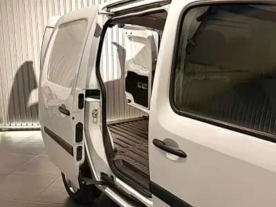 Vendo Renault Kangoo 2021 - 10500 EUR, 35000 km - AUTO.MOTO.pt