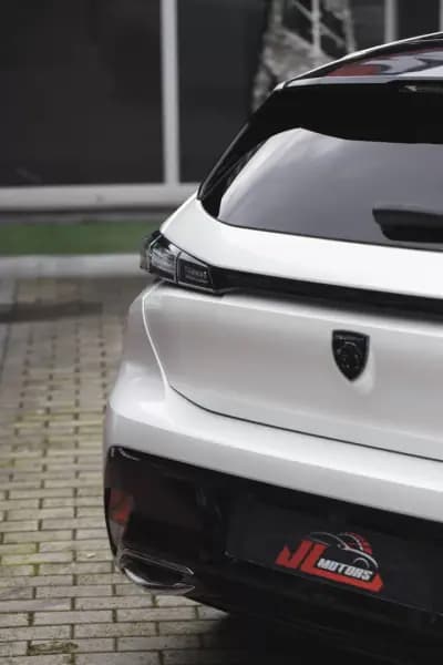 Vendo Peugeot 308 2022 - 22900 EUR, 133639 km - AUTO.MOTO.pt