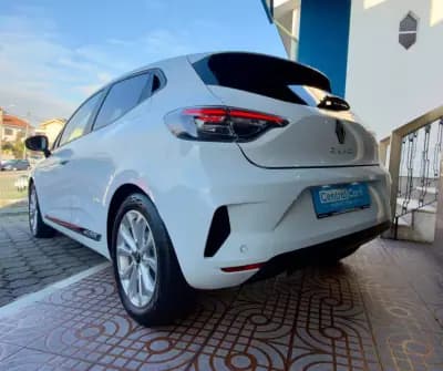 Vendo Renault Clio 2024 - 16450 EUR, 40000 km - AUTO.MOTO.pt