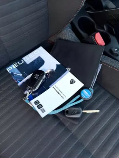 Vendo Peugeot 208 2020 - 13950 EUR, 98000 km - AUTO.MOTO.pt