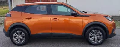 Vendo Peugeot e-2008 2022 - 17990 EUR, 26500 km - AUTO.MOTO.pt