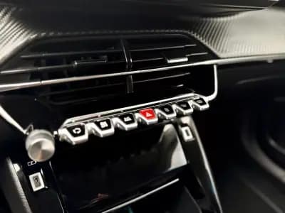 Vendo Peugeot 2008 2021 - 17950 EUR, 65000 km - AUTO.MOTO.pt