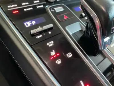 Sell Porsche Panamera 2018 - 60500 EUR, 104962 km - AUTO.MOTO.pt