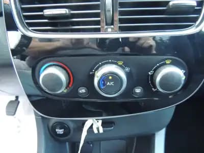 Sell Renault Clio Sport Tourer 2018 - 11950 EUR, 135500 km - AUTO.MOTO.pt