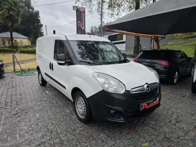Vendo Opel Combo 2017 - 8900 EUR, 200000 km - AUTO.MOTO.pt