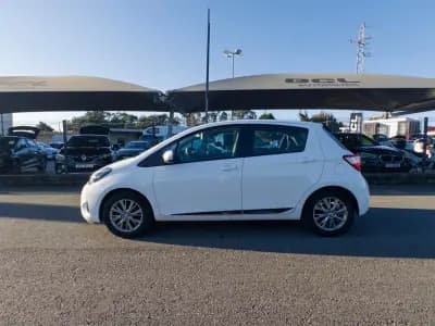 Vendo Toyota Yaris 2018 - 11990 EUR, 105000 km - AUTO.MOTO.pt