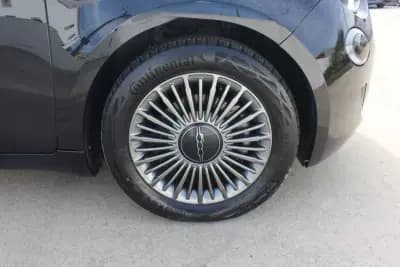 Vendo Fiat 500e C 2022 - 19980 EUR, 10413 km - AUTO.MOTO.pt