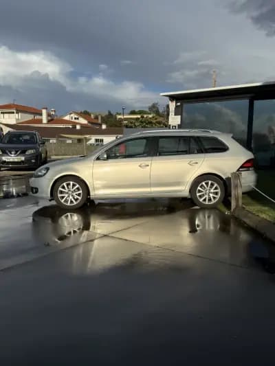 Vendo Volkswagen Golf Variant 2012 - 5750 EUR, 297582 km - AUTO.MOTO.pt