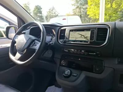 Vendo Peugeot Expert 2021 - 17990 EUR, 190844 km - AUTO.MOTO.pt