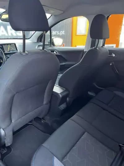 Vendo Peugeot 2008 2019 - 13900 EUR, 39416 km - AUTO.MOTO.pt