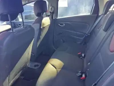 Vendo Renault Clio Break 2014 - 11890 EUR, 142223 km - AUTO.MOTO.pt