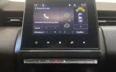 Vendo Renault Clio 2021 - 18890 EUR, 35230 km - AUTO.MOTO.pt