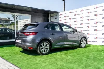 Vendo Renault Mégane 2019 - 14990 EUR, 124445 km - AUTO.MOTO.pt