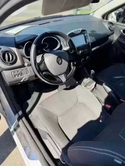 Sell Renault Clio 2016 - 8750 EUR, 163500 km - AUTO.MOTO.pt