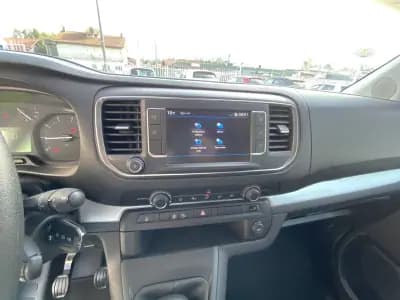 Vendo Peugeot Traveller 2018 - 28990 EUR, 151058 km - AUTO.MOTO.pt