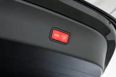 Sell Mercedes-Benz GLC 300 2024 - 82500 EUR, 32500 km - AUTO.MOTO.pt