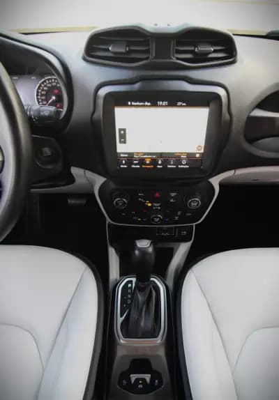 Vendo Jeep Renegade 2018 - 15990 EUR, 115600 km - AUTO.MOTO.pt