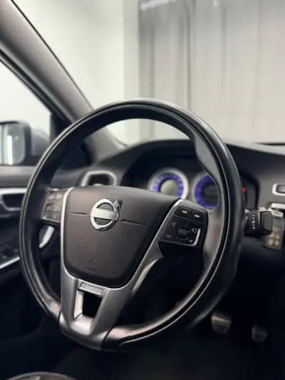 Vendo Volvo S60 2011 - 8999 EUR, 221000 km - AUTO.MOTO.pt