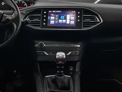 Vendo Peugeot 308 2018 - 12950 EUR, 134000 km - AUTO.MOTO.pt