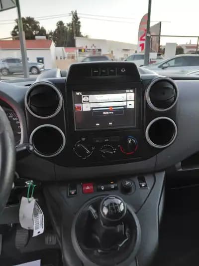 Vendo Citroën Berlingo 2016 - 11900 EUR, 210000 km - AUTO.MOTO.pt