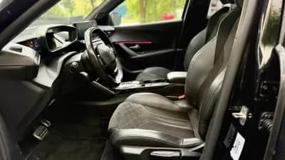 Vendo Peugeot e-2008 2022 - 21900 EUR, 67769 km - AUTO.MOTO.pt