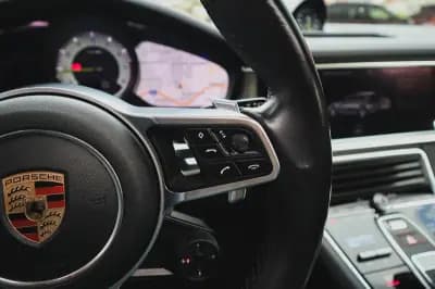 Sell Porsche Panamera Sport Turismo 2019 - 69880 EUR, 97640 km - AUTO.MOTO.pt