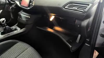 Sell Peugeot 308 SW 2018 - 12650 EUR, 133760 km - AUTO.MOTO.pt