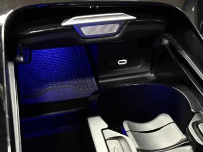 Vendo Mercedes-Benz C 300e 2024 - 55990 EUR, 27748 km - AUTO.MOTO.pt