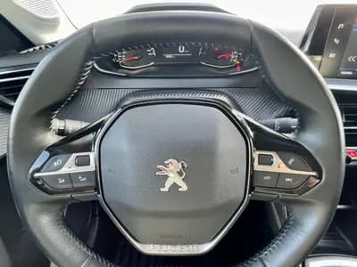 Vendo Peugeot 208 2021 - 17480 EUR, 43270 km - AUTO.MOTO.pt