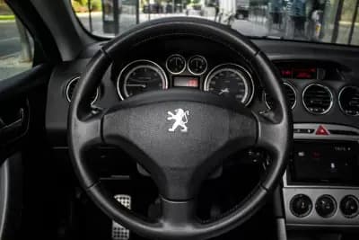 Vendo Peugeot 308 CC 2010 - 10450 EUR, 210184 km - AUTO.MOTO.pt