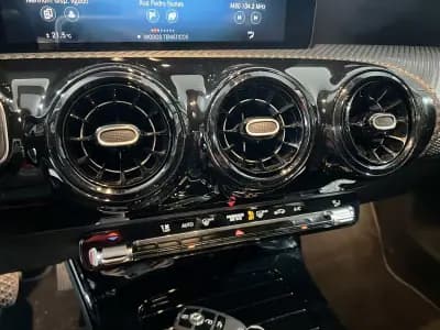 Vendo Mercedes-Benz A 180 Limousine 2020 - 22600 EUR, 114696 km - AUTO.MOTO.pt