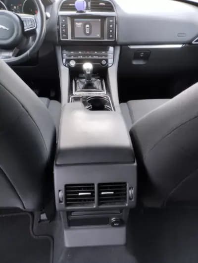 Vendo Jaguar F-Pace 2017 - 24900 EUR, 180000 km - AUTO.MOTO.pt