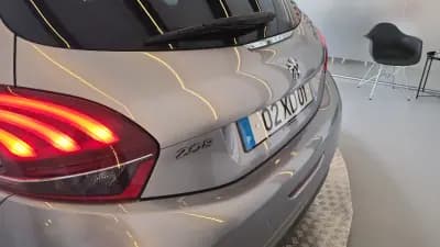 Sell Peugeot 208 2019 - 9900 EUR, 179951 km - AUTO.MOTO.pt