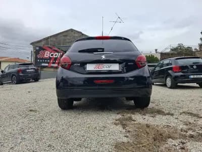 Sell Peugeot 208 2017 - 8900 EUR, 191000 km - AUTO.MOTO.pt