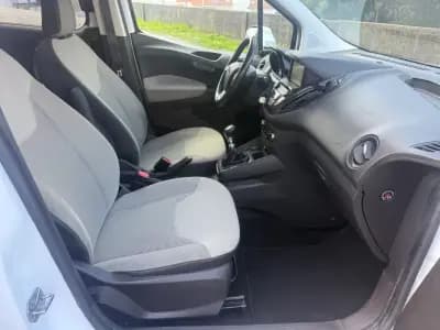 Vendo Ford Tourneo Courier 2019 - 9900 EUR, 133000 km - AUTO.MOTO.pt