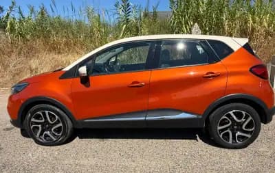 Vendo Renault Captur 2016 - 11900 EUR, 102000 km - AUTO.MOTO.pt