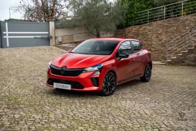 Vendo Renault Clio 2025 - 17900 EUR, 6300 km - AUTO.MOTO.pt