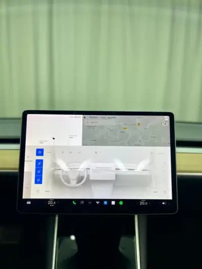 Vendo Tesla Model 3 2019 - 17999 EUR, 166200 km - AUTO.MOTO.pt