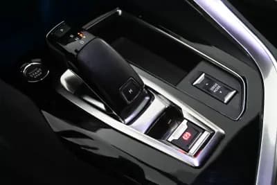 Vendo Peugeot 3008 2023 - 32750 EUR, 45000 km - AUTO.MOTO.pt