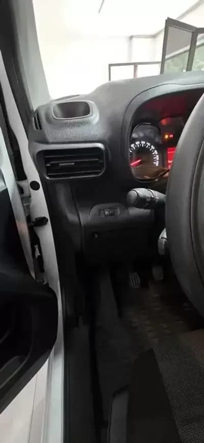 Vendo Citroën Berlingo 2021 - 17500 EUR, 49659 km - AUTO.MOTO.pt