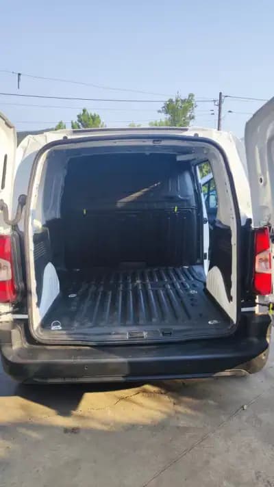 Vendo Opel Combo 2020 - 12978 EUR, 149789 km - AUTO.MOTO.pt