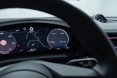 Vendo Porsche Macan 2025 - 88950 EUR, 14000 km - AUTO.MOTO.pt