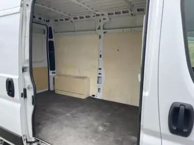 Vendo Peugeot Boxer 2.0BlueHDi L2H2 Premium 2019 - 18990 EUR, 232250 km - AUTO.MOTO.pt