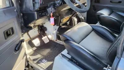 Vendo Land Rover Defender 2001 - 35000 EUR, 81787 km - AUTO.MOTO.pt