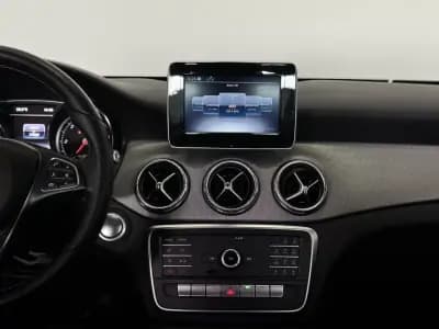 Vendo Mercedes-Benz CLA 180 2018 - 21950 EUR, 77215 km - AUTO.MOTO.pt